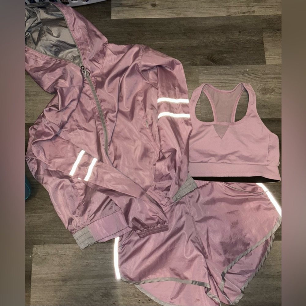 Women’s activewear set size small. Casa Zeta Jones brand